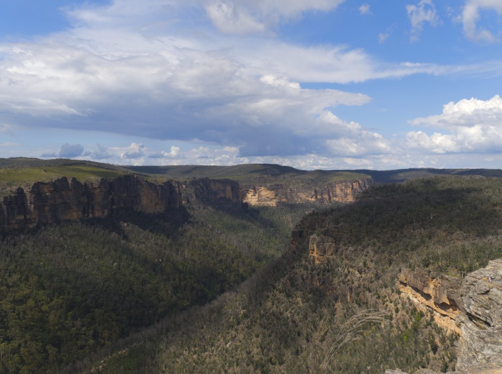 Looking into the Grose Valley from the lookout at Ikara Head in Mount Victoria
